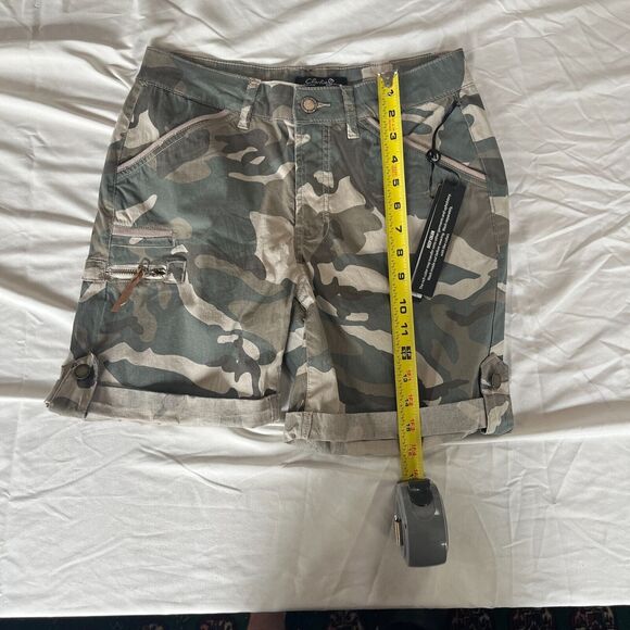 CHARLIE B Cuffed Cargo Shorts Green Tan Camo Zipper Pockets Womens 28 Waist - Picture 11 of 11